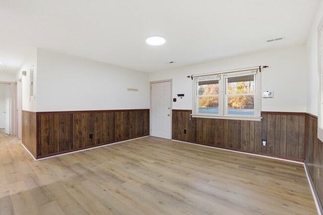 Foto del edificio - 2610 Hill Dr Cir