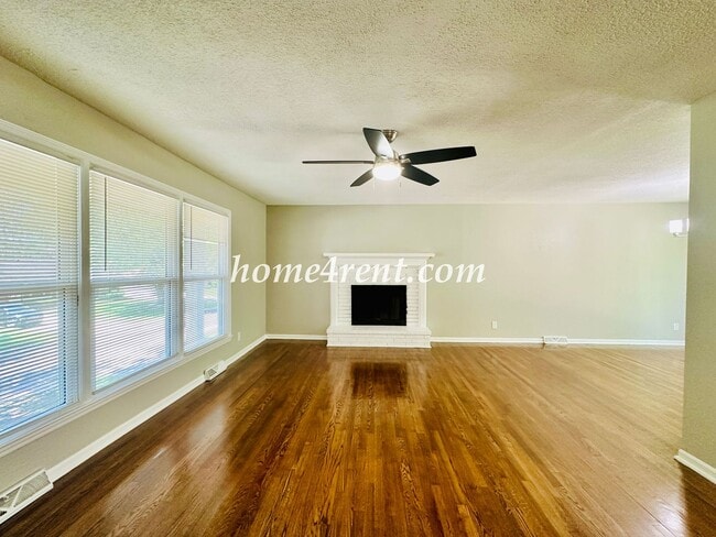 Building Photo - Updated Raytown Ranch w/ Wood Floors, SS Appliances, Finished Basement and a Fenced Yard!