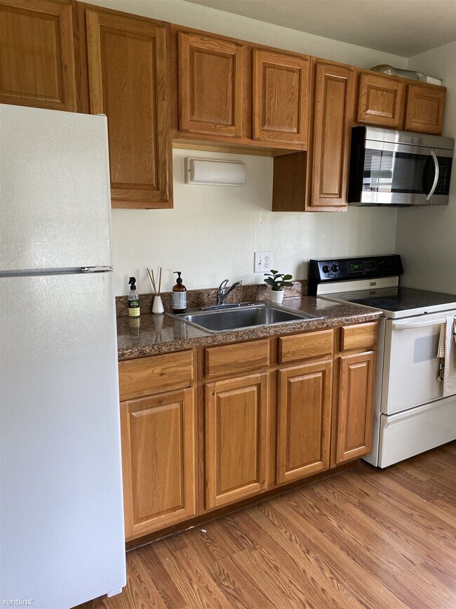 Foto del edificio - 2 br, 1 bath Duplex - 1601 Monteiro Street...
