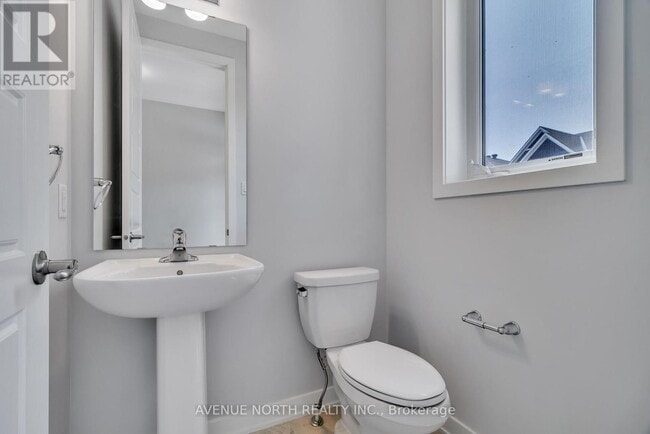 Building Photo - 852 Pearly Everlasting Cres