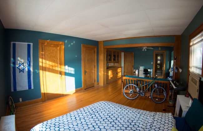 Building Photo - 430 E. Jefferson Street