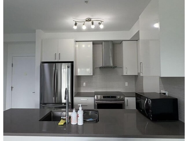 Building Photo - 9689-9140 140 St