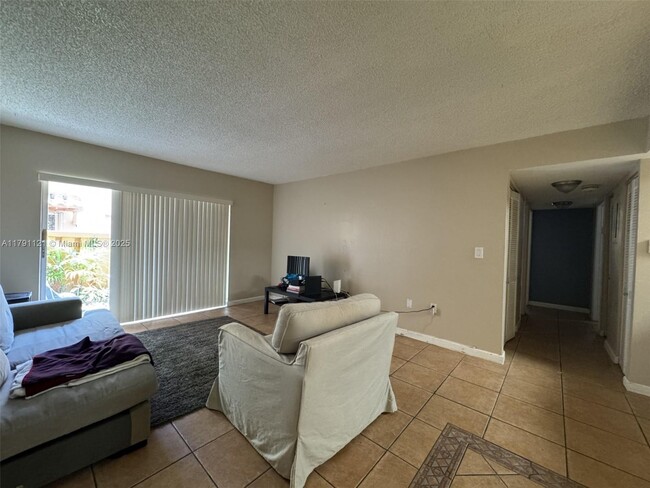 Foto del edificio - 7221 Miami Lakes Dr