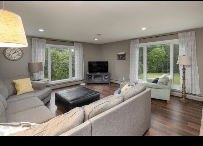 Living room - 1045 Forest Hills Dr SW