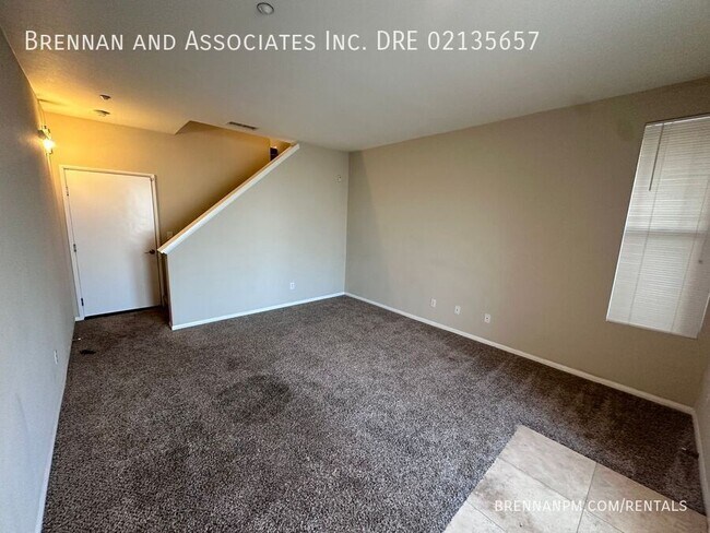 Building Photo - 3 Bed 2.5 Baths 2 Car Garage Townhome in M...