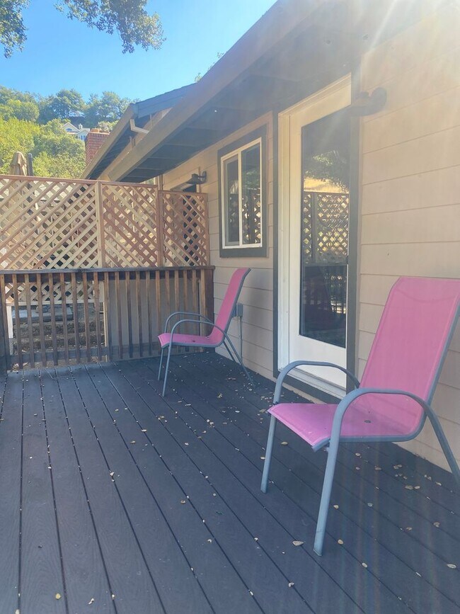 Building Photo - Charming 1 Bedroom Country Cottage  **Incl...
