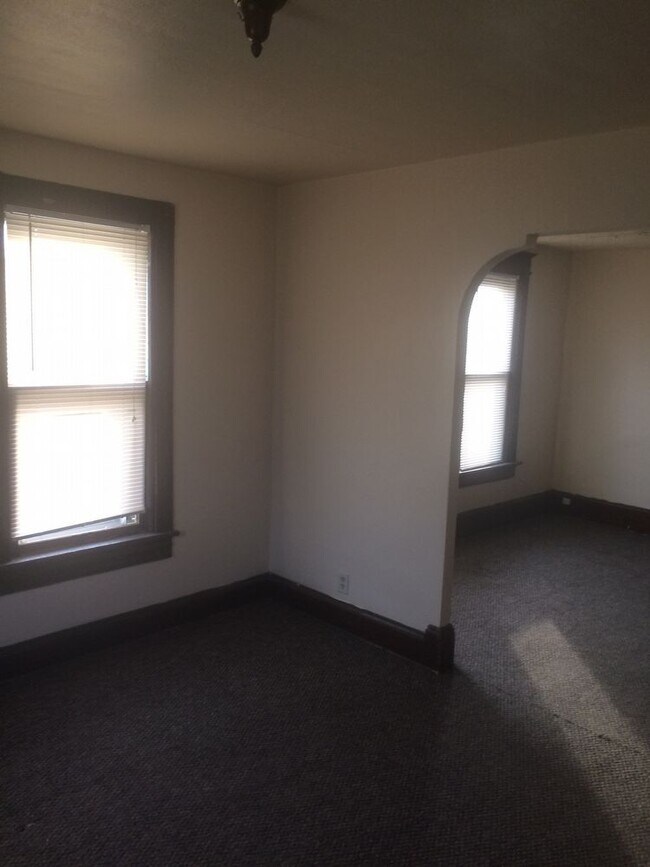 Building Photo - 3837 N. 11th Street - 2 Bedroom Upper