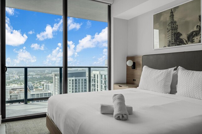 Foto del edificio - 601 NE 1st Ave