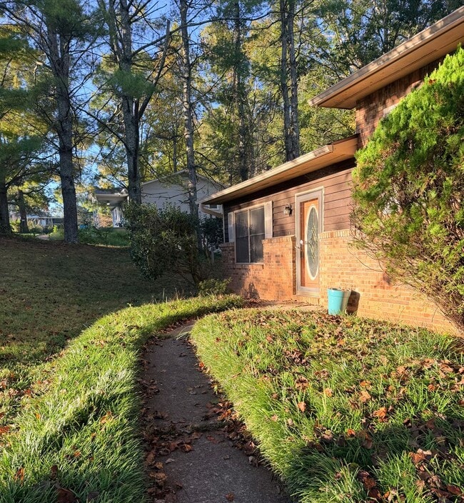 Building Photo - Spacious 3 Bed, 2 Bath Home in Arden With ...