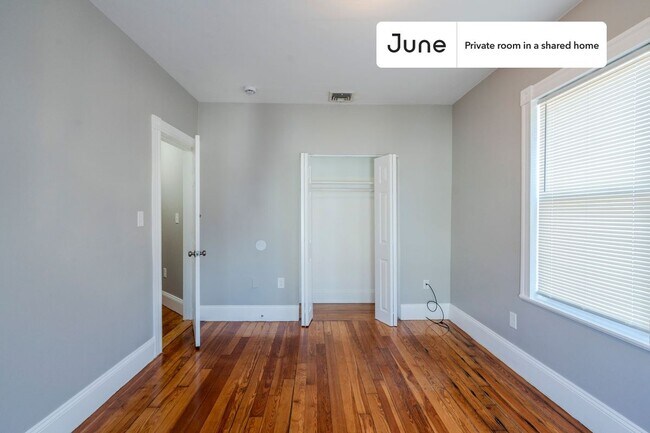 Building Photo - Room in Shared 4 bed/1.5 bath home