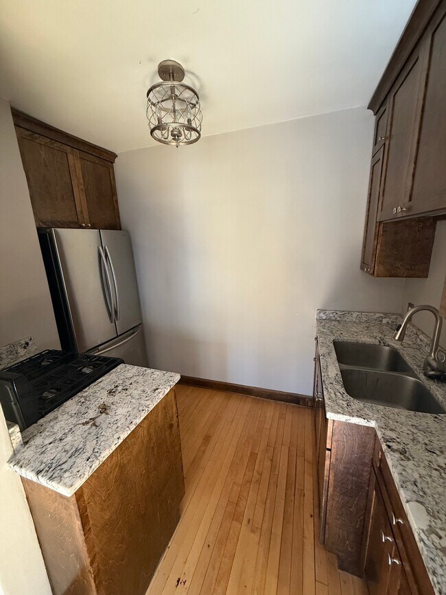 Foto del edificio - 4312-4332 N Oakland Ave