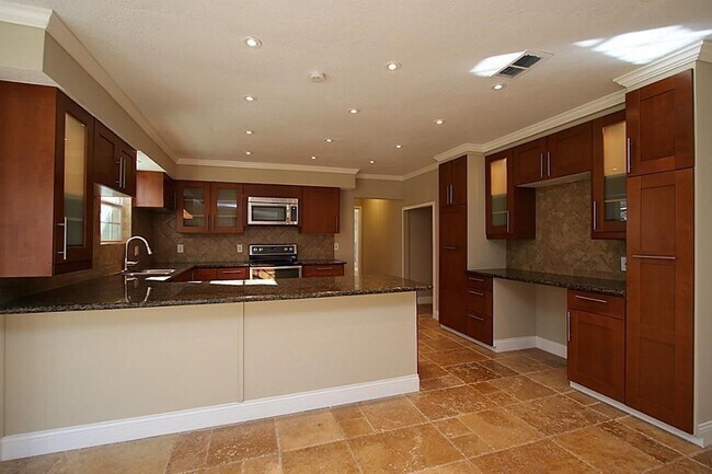 Building Photo - 6415 Craigway Rd