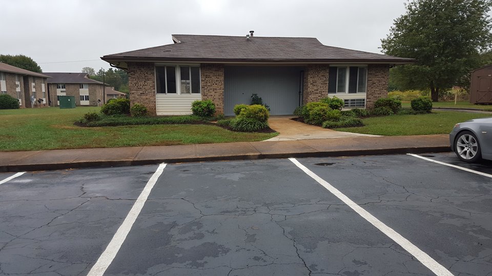 Leasing Office - 405 Oak St