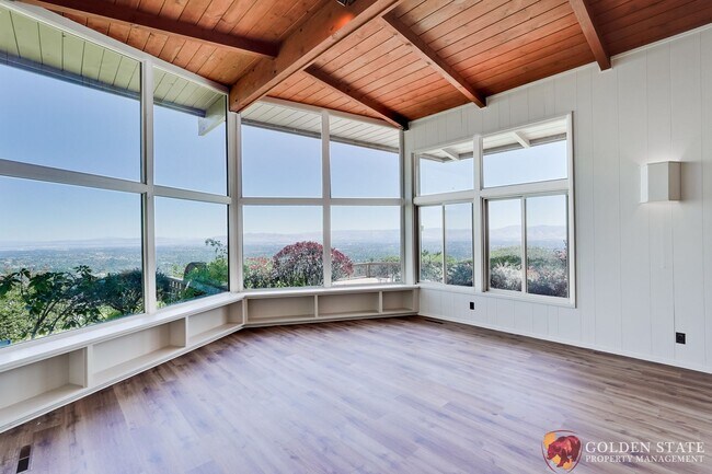 Foto del edificio - Private Saratoga Mountain Retreat Just Minutes from Downtown