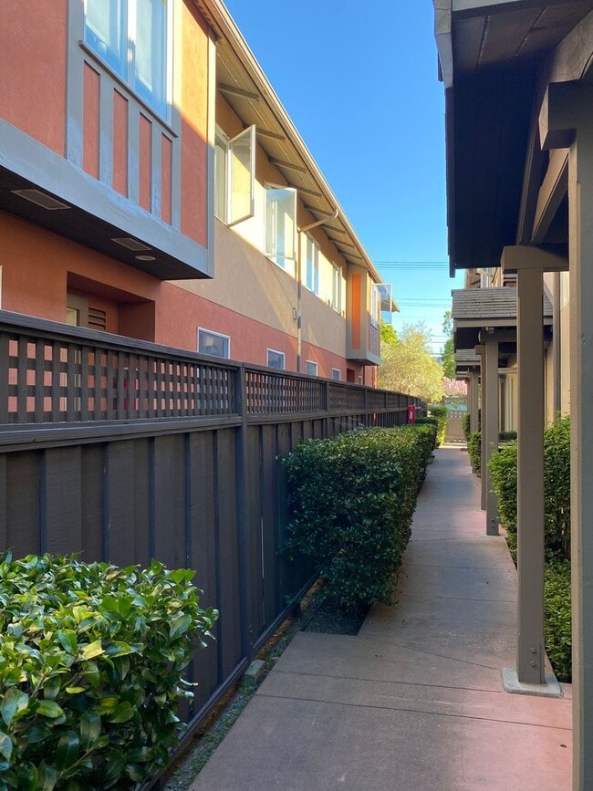 Photo - WHAT’S SPECIAL COMFORTABLE SHARED SPACE BRIGHT OPEN-CONCEPT LAYOUT DINING AREA SPACIOUS TOWNHOUSE...