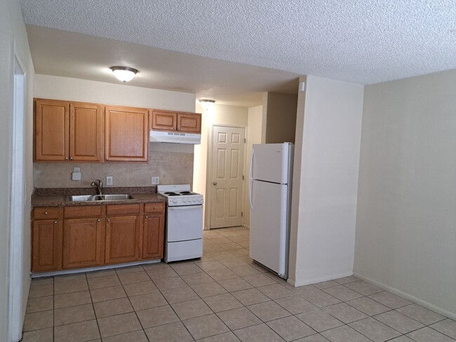 Building Photo - 1 bedroom apartment -$800 -No pets -upstai...