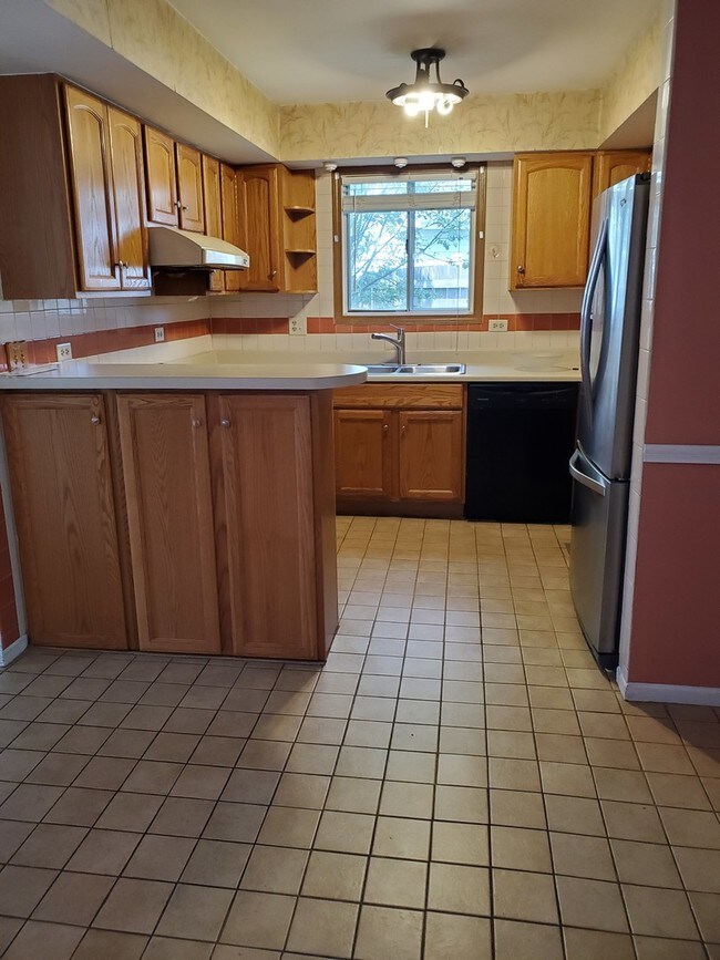 Building Photo - 730 Hageman Pl