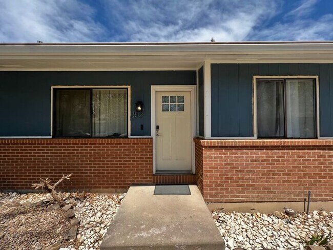 Building Photo - 3 bed, 2 bath Home in Central Fort Collins