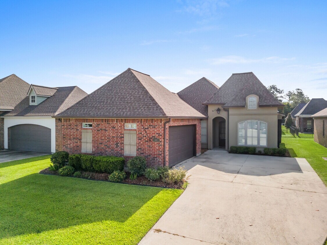 Primary Photo - 5807 Willow Breeze Dr