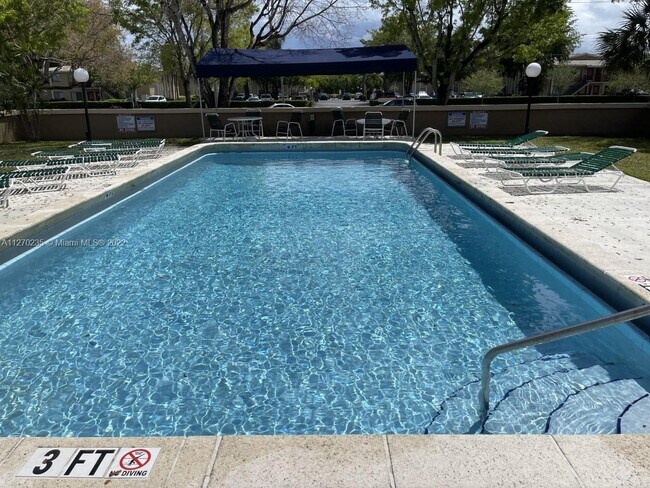 Building Photo - 2602 Riverside Dr
