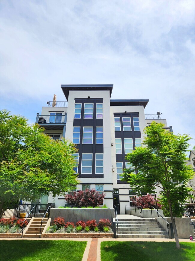 Foto del edificio - 1738 N Franklin St