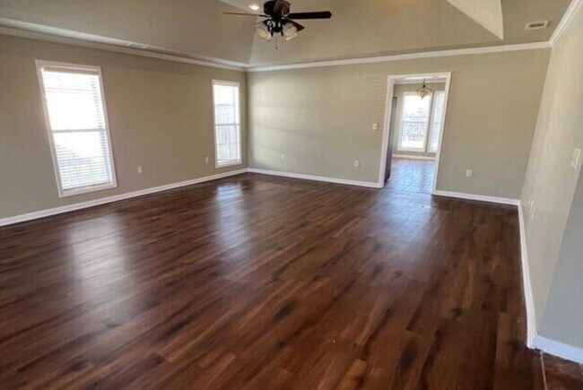 Foto del edificio - "Charming 3-Bedroom Home with 2 Baths and 1600 Sq Ft of Comfort in Jonesboro!"
