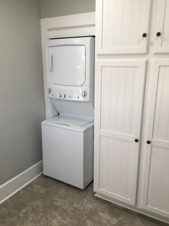 Foto del edificio - 704 N Main St