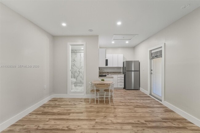 Building Photo - 10912 SW 146th Ave