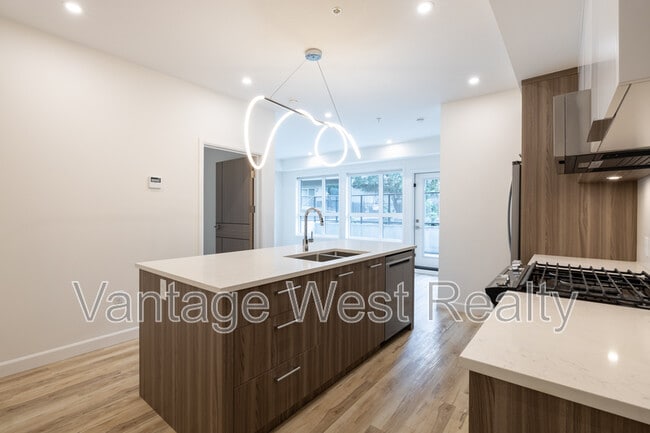 Building Photo - 630-630 Boynton Pl