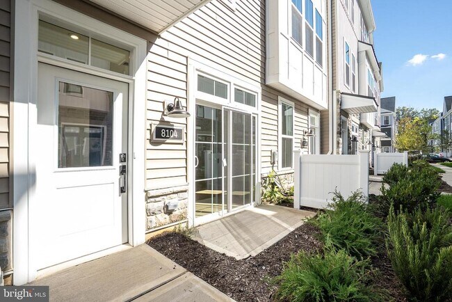 Foto del edificio - 8104 Donatello Dr