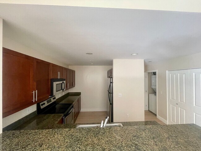 Building Photo - Park Terrace - Unit 527 (HJ)