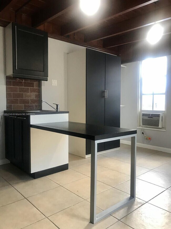 Foto del edificio - 1185 NW 125th St