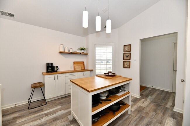 Building Photo - 8022 Arvada Pl