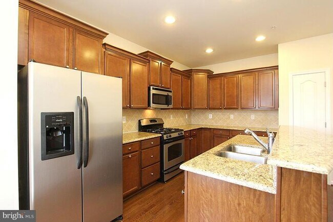 Building Photo - 23236 Roberts Tavern Dr