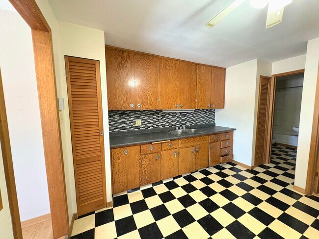 Photo du bâtiment - 358 Milford Rd