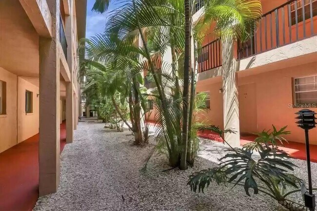 Foto del edificio - 3700 S Osprey Ave