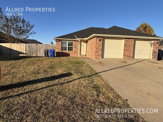 Building Photo - 305 E Asher Ct