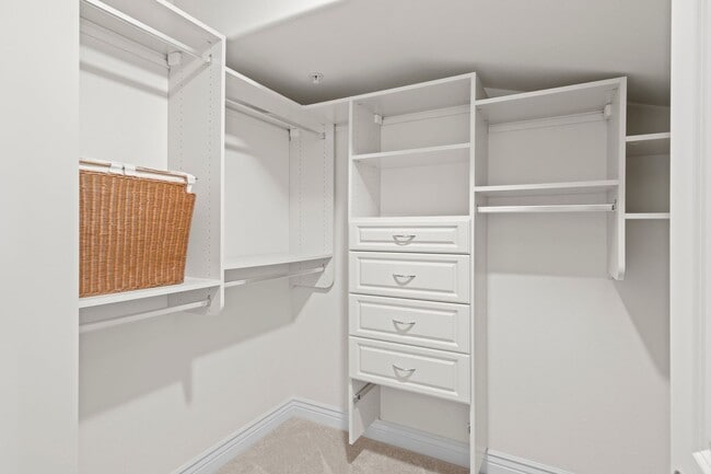 Building Photo - PRIVATE TOWNHOME NEAR DOWNTOWN STROLL TO E...