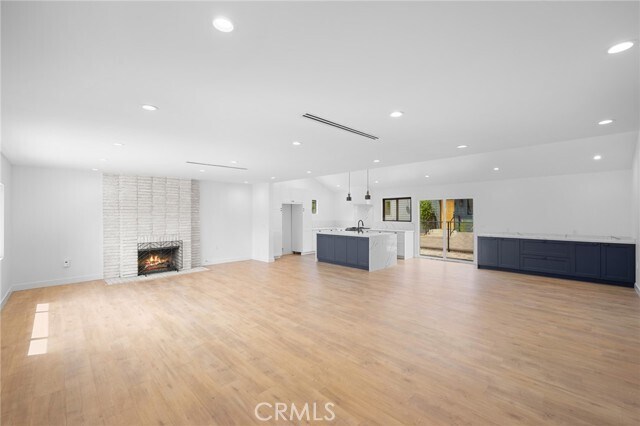 Building Photo - 7505 Hesperia Ave