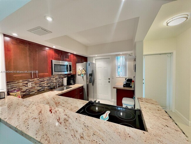 Building Photo - 1333 E Hallandale Beach Blvd