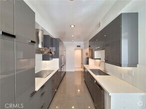 Building Photo - 450 N Oakhurst Dr
