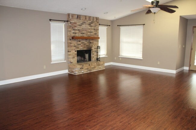 Building Photo - 3 bed 2 bath Home in Port Orange