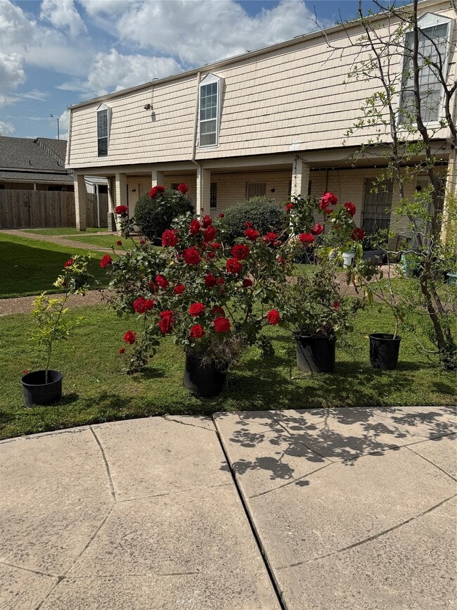 Building Photo - 6201 Ranchester Dr