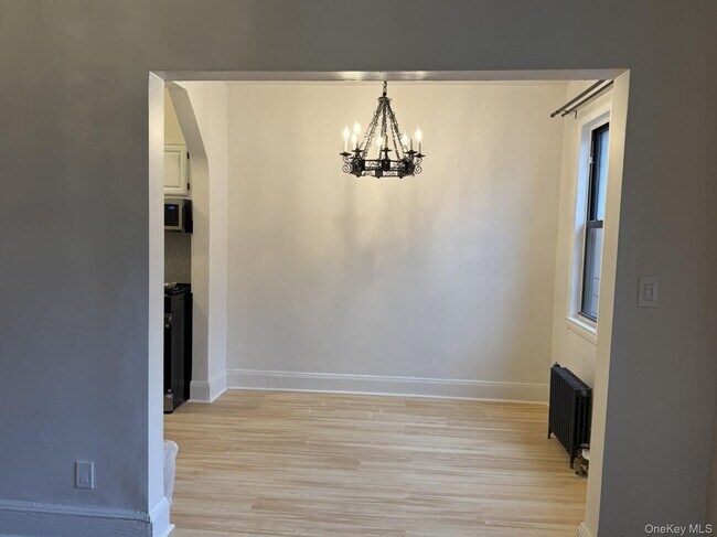 Foto del edificio - 35-25 190th St