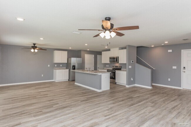 Building Photo - 5720 Blackhorse Cir