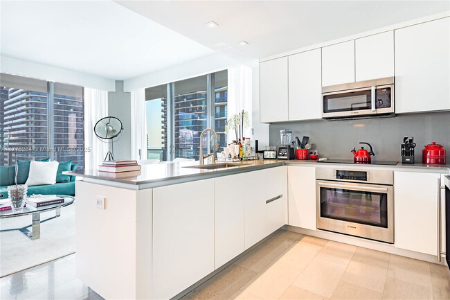 Foto del edificio - 88 SW 7th St