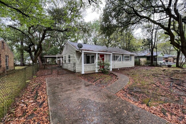 Building Photo - 3 Bedroom/1 Bathroom House in Mobile!