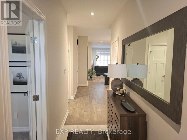 Photo du bâtiment - 5 McClay Ave