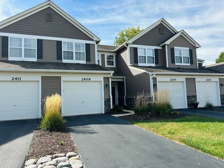 Primary Photo - 2409 Golf Ridge Cir