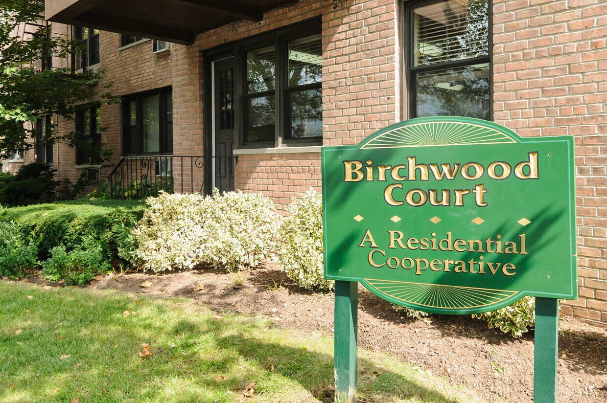 Primary Photo - 1 Birchwood Ct